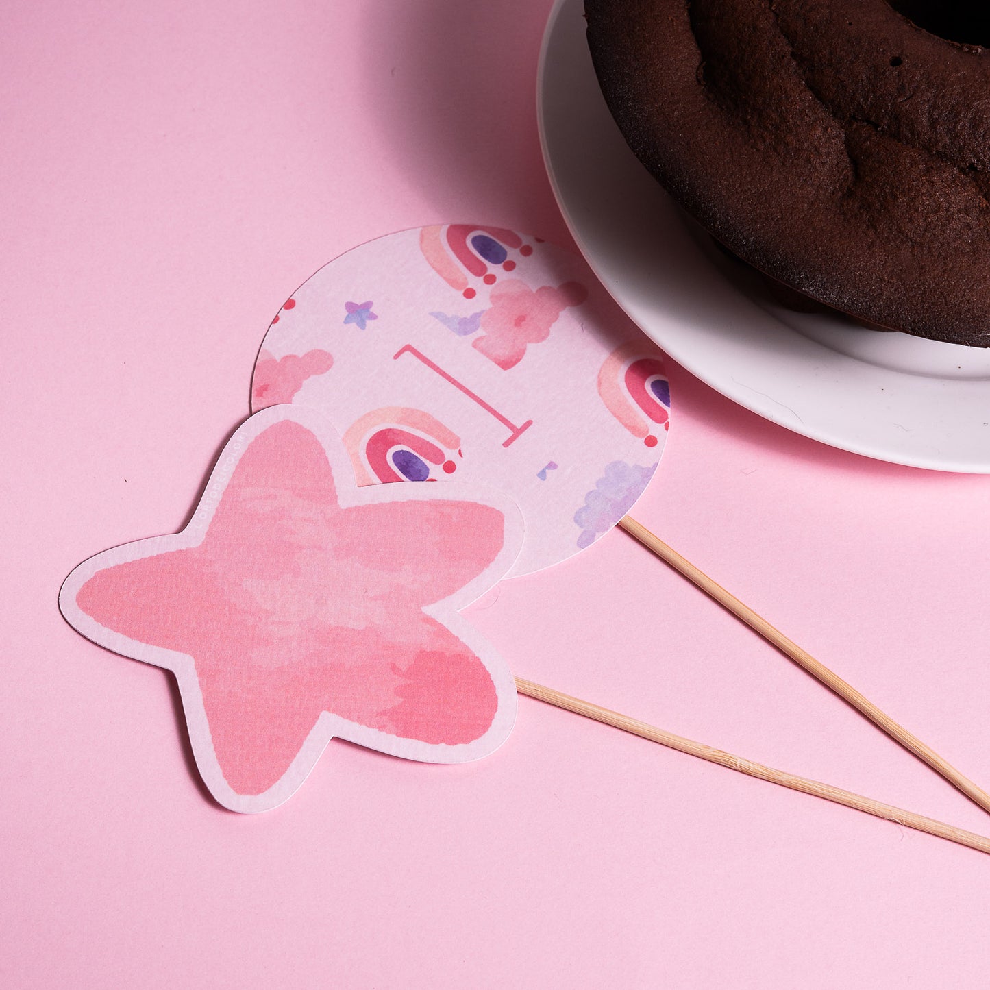 Cake topper