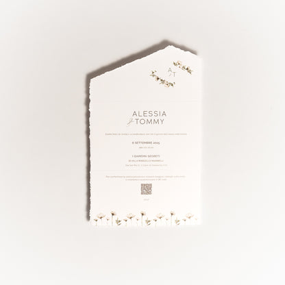 Partecipazione A4 con taglio asimmetrico Fiori bianchi e beige