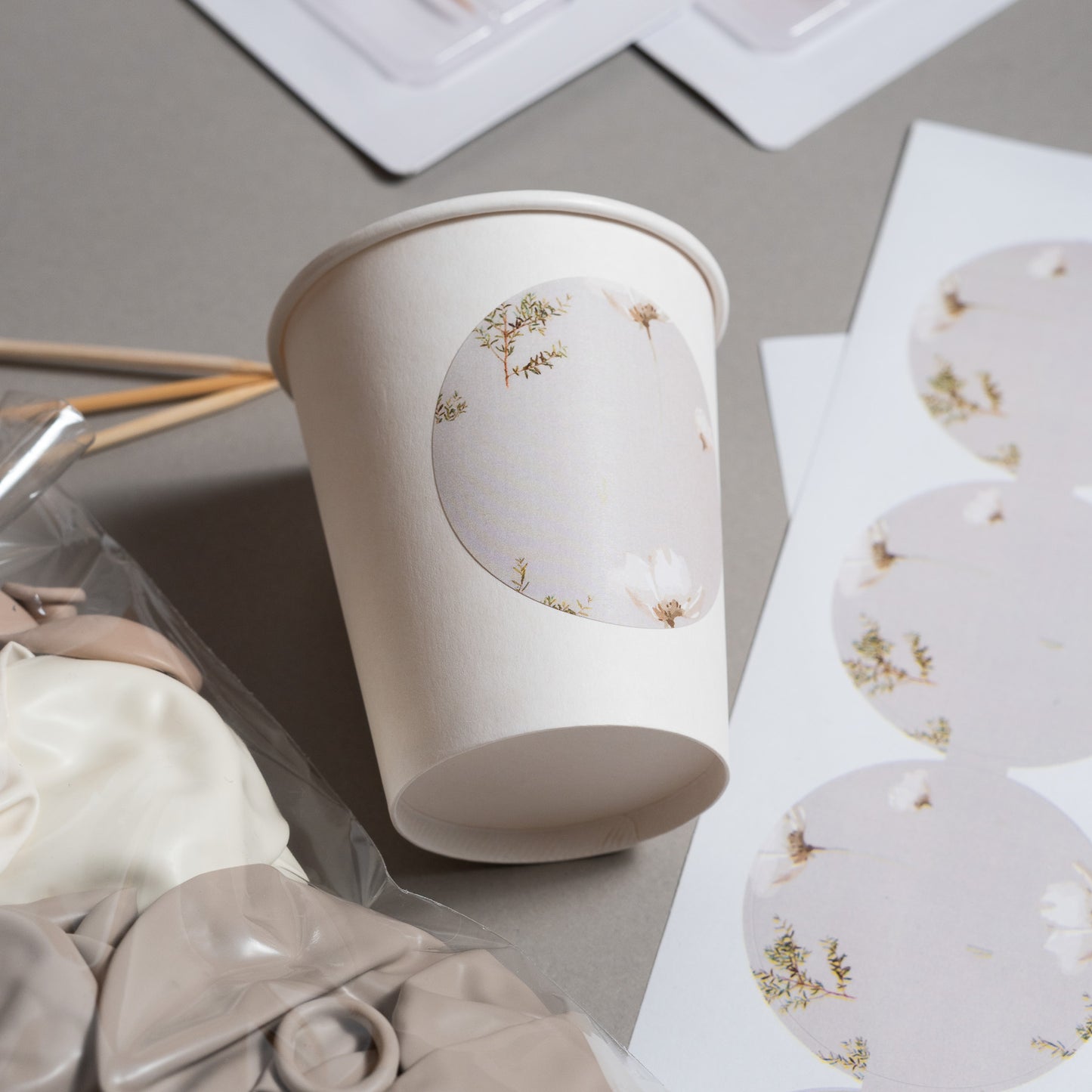 KIT COMPLEANNO ADULTI – set fotografico con palloncini e cake topper